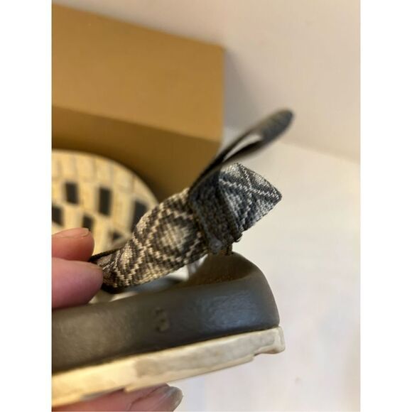 Chaco gray sandals size 3 youth - Picture 4 of 4